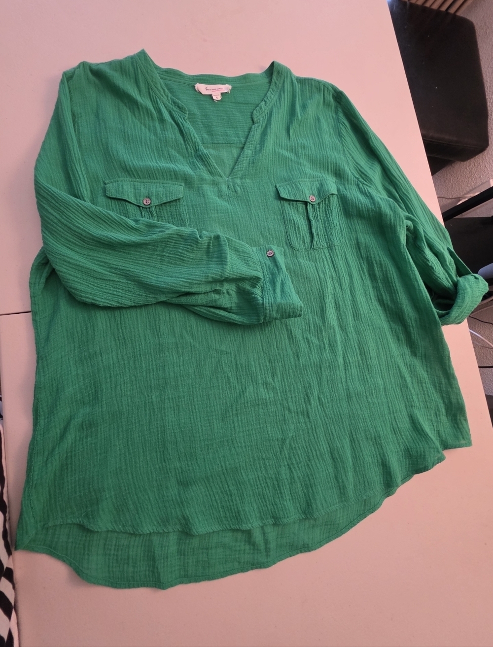 Women's V-Neck Long Sleeve Blouse in Green